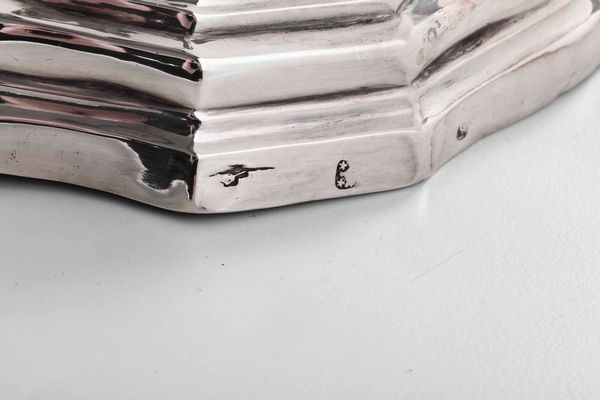 Coppia di doppieri Argento fuso, sbalzato e cesellato Roma 1795 - 1799 marchio dell�argentiere consunto di difficile lettura  - Asta Argenti del XX secolo - Associazione Nazionale - Case d'Asta italiane