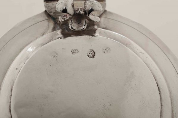 Tankard in argento  fuso, sbalzato e cesellato. Londra 1672, marchio dell'argentiere IG con stella (non identificato)  - Asta Argenti del XX secolo - Associazione Nazionale - Case d'Asta italiane