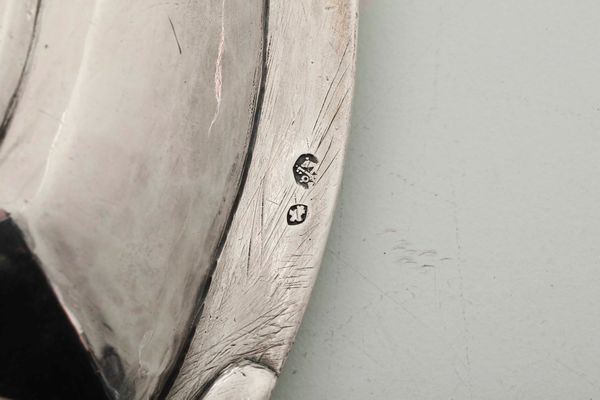 Due vassoi. Argento fuso, sbalzato e cesellato. Stato Pontificio ultimo quarto del XVIII secolo  - Asta Argenti del XX secolo - Associazione Nazionale - Case d'Asta italiane