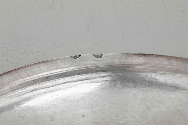 Quattrodici piatti. Argento fuso e sbalzato. Roma 1815-1872. Maestro argentiere Pietro Ossani (1837-1870) e Maestro argentiere Pietro Belli (1824-1828)  - Asta Argenti del XX secolo - Associazione Nazionale - Case d'Asta italiane