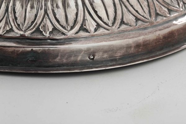 Lucerna. Argento fuso, sbalzato e cesellato. Roma met� del XIX secolo. Maestro argentiere Angelo Giannotti (1824-1865)  - Asta Argenti del XX secolo - Associazione Nazionale - Case d'Asta italiane