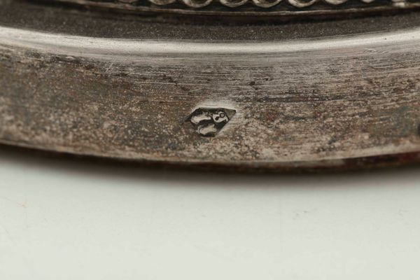 Lucerna. Argento fuso, sbalzato, cesellato e bronzo patinato. Roma primo quarto del XIX secolo. Maestro argentiere Giovacchino Belli (1787-1822)  - Asta Argenti del XX secolo - Associazione Nazionale - Case d'Asta italiane