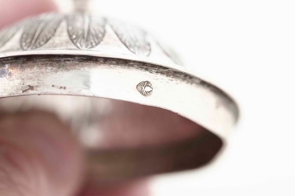 Lucerna. Argento fuso, sbalzato e cesellato. Bolli della citt� di Roma in uso dopo il 1815. Marchio del maestro argentiere Angelo Giannotti (sulla pinza)  - Asta Argenti del XX secolo - Associazione Nazionale - Case d'Asta italiane