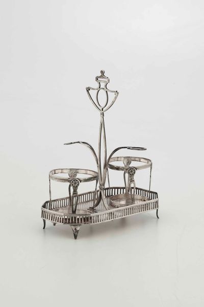 Oliera. Argento fuso, sbalzato e traforato. Italia XIX secolo (apparentemente priva di punzonatura)  - Asta Argenti del XX secolo - Associazione Nazionale - Case d'Asta italiane