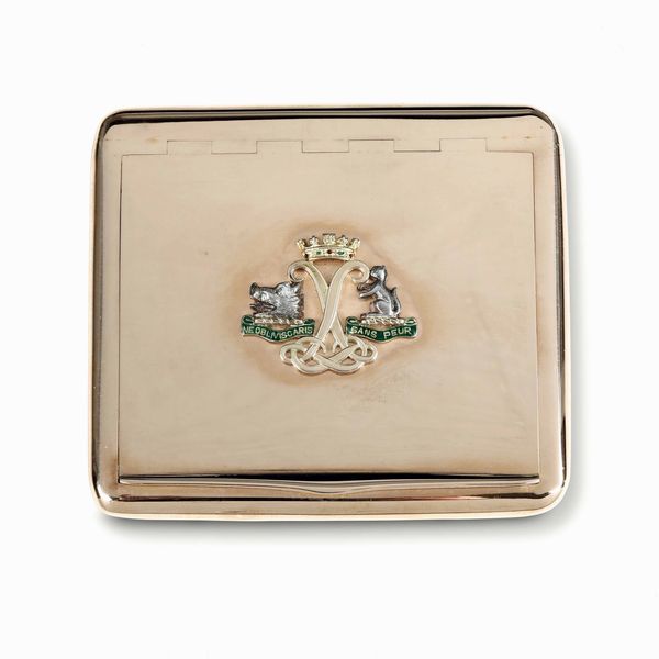 Scatola. Oro 18K e smalti policromi. Inghilterra XX secolo  - Asta Argenti del XX secolo - Associazione Nazionale - Case d'Asta italiane