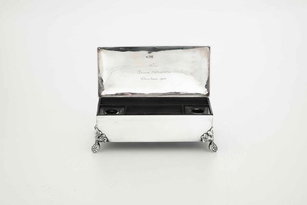 Calamaio. Argento fuso, sagomato e inciso. Marchio della citt� di Londra per l�anno 1906 e dell�argentiere (non identificato)  - Asta Argenti del XX secolo - Associazione Nazionale - Case d'Asta italiane