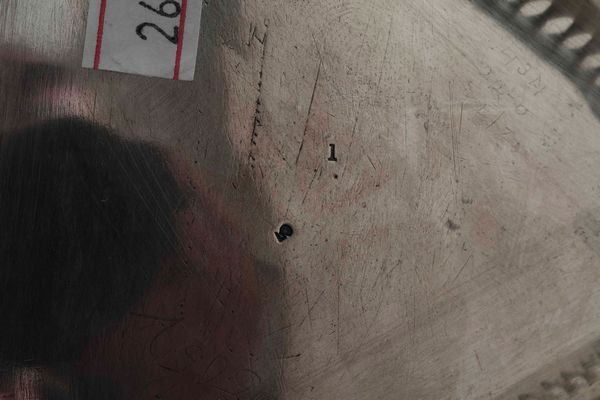 Centrotavola. Argento fuso, sagomato e cesellato. Bollo della citt� di Chester per l�anno 1909 e dell�argentiere (non identificato)  - Asta Argenti del XX secolo - Associazione Nazionale - Case d'Asta italiane