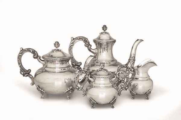 Servizio da t� e caff�. Argento sterling fuso, sagomato e cesellato. Argenteria artistica tedesca inizi del XX secolo  - Asta Argenti del XX secolo - Associazione Nazionale - Case d'Asta italiane