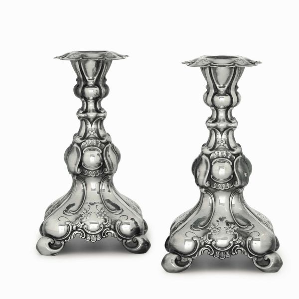 Coppia di candelieri. Argento fuso e sagomato. Svezia met� del XX secolo  - Asta Argenti del XX secolo - Associazione Nazionale - Case d'Asta italiane