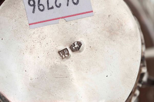 Importante servizio da t� e caff�. Argento fuso, sagomato, traforato e cesellato. Olanda 1913  - Asta Argenti del XX secolo - Associazione Nazionale - Case d'Asta italiane