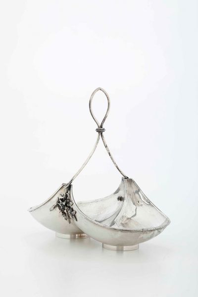 Cestino. Argento sterling fuso, sbalzato e cesellato. Gorham USA, XX secolo  - Asta Argenti del XX secolo - Associazione Nazionale - Case d'Asta italiane