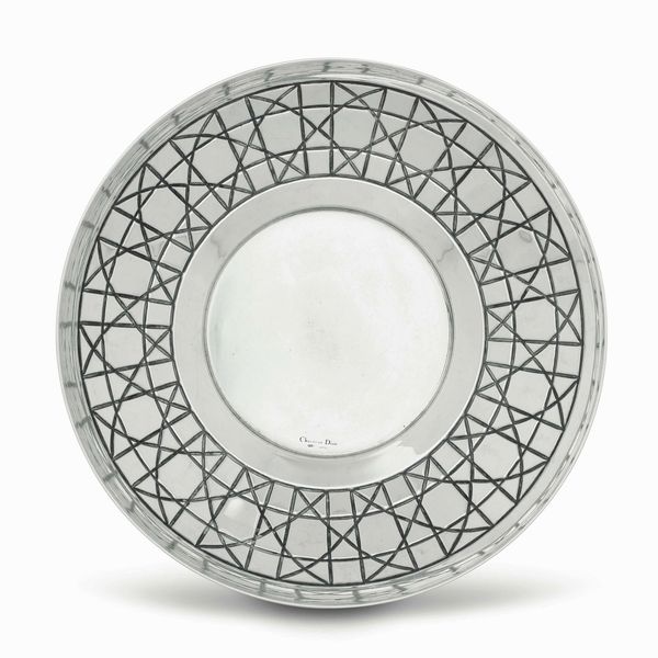 Piatto. Argento 925 fuso, sagomato e inciso. Argenteria artistica fiorentina del XX-XXI secolo per Maison Cristian Dior  - Asta Argenti del XX secolo - Associazione Nazionale - Case d'Asta italiane