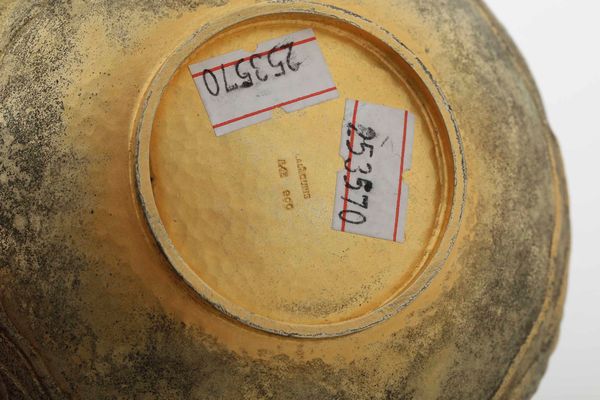 Due coppe e ampolla stile archeologico. Argento fuso, sbalzato, cesellato e dorato. Argenteria artistica greca del XX secolo. Orafo Lalaunis, Atene  - Asta Argenti del XX secolo - Associazione Nazionale - Case d'Asta italiane