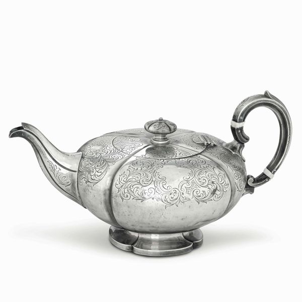 Teiera. Argento fuso, sbalzato e cesellato. Londra 1845, argentiere C.Reily & G. Storer  - Asta Argenti del XX secolo - Associazione Nazionale - Case d'Asta italiane