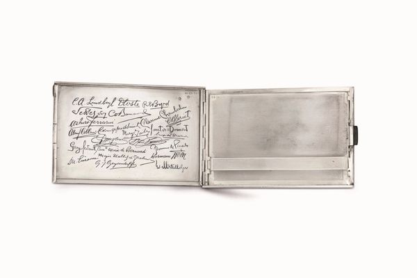 Porta sigarette. Argento fuso, sagomato e inciso. Oreficeria tedesca della prima met� del XX secolo  - Asta Argenti del XX secolo - Associazione Nazionale - Case d'Asta italiane