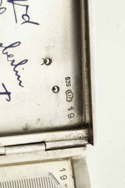 Porta sigarette. Argento fuso, sagomato e inciso. Oreficeria tedesca della prima met� del XX secolo  - Asta Argenti del XX secolo - Associazione Nazionale - Case d'Asta italiane