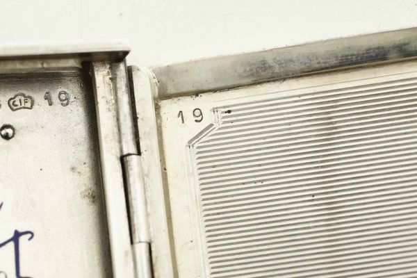 Porta sigarette. Argento fuso, sagomato e inciso. Oreficeria tedesca della prima met� del XX secolo  - Asta Argenti del XX secolo - Associazione Nazionale - Case d'Asta italiane