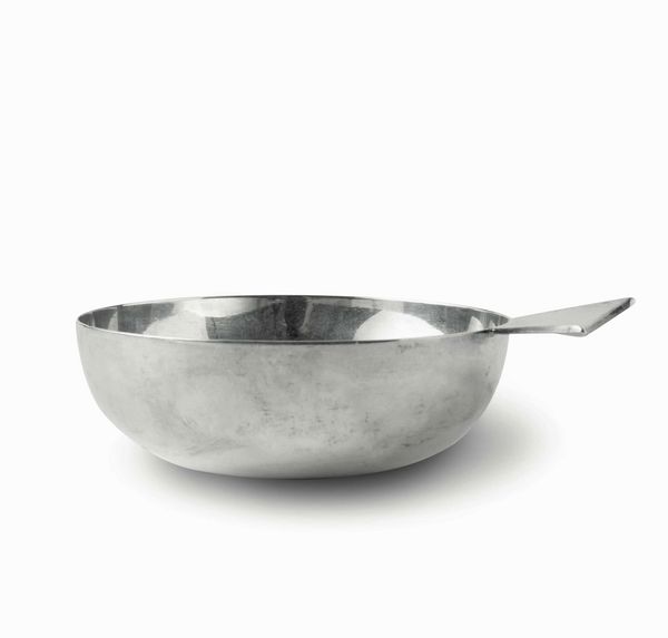 Ciotola. Argento fuso e sagomato. Argenteria milanese del XX secolo. Argenteria Cristofle S.p.A.	  - Asta Argenti del XX secolo - Associazione Nazionale - Case d'Asta italiane