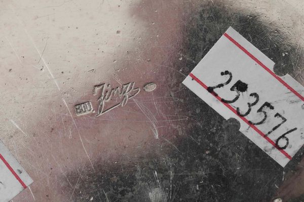 Porta candela. Argento fuso, sagomato e martellato. Argenteria artistica milanese, argentiere Finzi  - Asta Argenti del XX secolo - Associazione Nazionale - Case d'Asta italiane