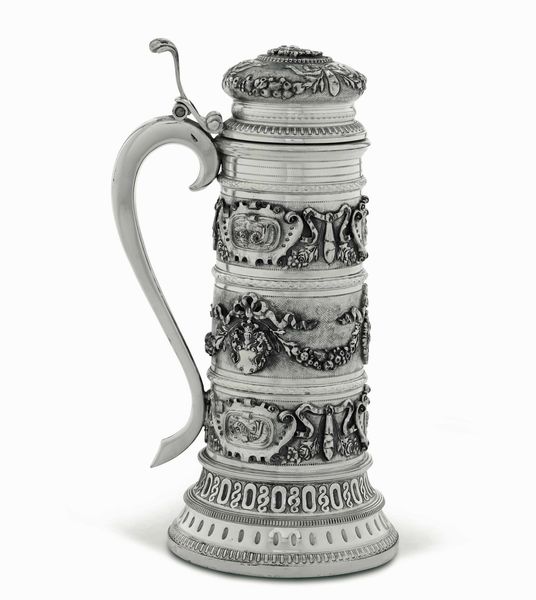 Boccale. Argento fuso, sagomato e cesellato. Argenteria artistica milanese del XX secolo. Argentiere Luigi Genazzi  - Asta Argenti del XX secolo - Associazione Nazionale - Case d'Asta italiane