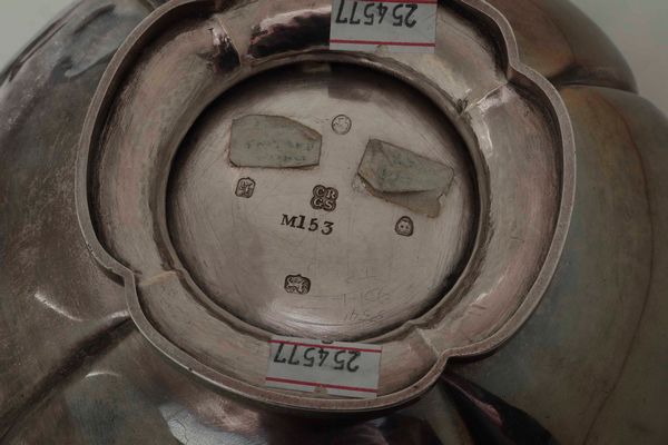 Teiera. Argento fuso, sbalzato e cesellato. Londra 1845, argentiere C.Reily & G. Storer  - Asta Argenti del XX secolo - Associazione Nazionale - Case d'Asta italiane