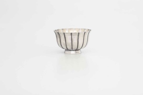 Ciotola. Argento sterling fuso e sbalzato. Argenteria italiana del XX secolo. Argentiere Pampaloni Firenze per Maison Bulgari  - Asta Argenti del XX secolo - Associazione Nazionale - Case d'Asta italiane