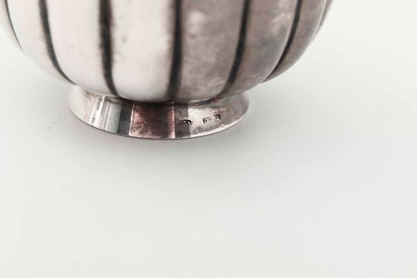Ciotola. Argento sterling fuso e sbalzato. Argenteria italiana del XX secolo. Argentiere Pampaloni Firenze per Maison Bulgari  - Asta Argenti del XX secolo - Associazione Nazionale - Case d'Asta italiane