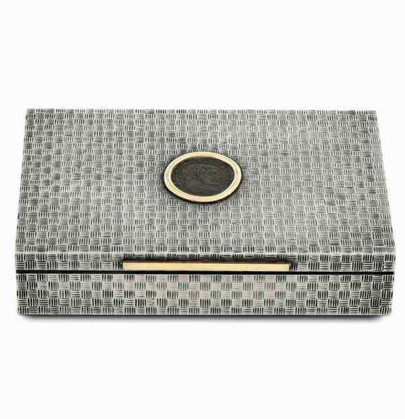 Scatola. Argento sterling fuso, sagomato e cesellato. Italia, secondo quarto XX secolo. Maison Bulgari, Roma  - Asta Argenti del XX secolo - Associazione Nazionale - Case d'Asta italiane