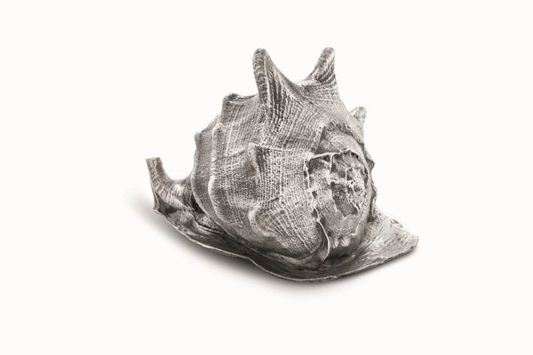 Conchiglia rivestita in argento. Argenteria artistica del XX-XXI secolo. Firma Mario Buccellati su etichetta a scudo in argento  - Asta Argenti del XX secolo - Associazione Nazionale - Case d'Asta italiane