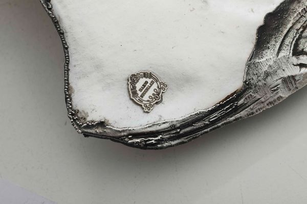 Conchiglia rivestita in argento. Argenteria artistica del XX-XXI secolo. Firma Mario Buccellati su etichetta a scudo in argento  - Asta Argenti del XX secolo - Associazione Nazionale - Case d'Asta italiane