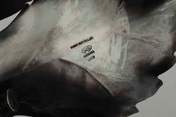 Foglia di vite. Argento 925 fuso, sagomato e cesellato. Argenteria artistica milanese del XX-XXI secolo. Argentiere Ilario Pradella per Mario Buccellati  - Asta Argenti del XX secolo - Associazione Nazionale - Case d'Asta italiane