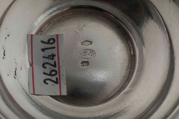 Servizio da t� e caff�. Argento fuso, sagomato ed ebanizzato. Argenteria artistica milanese della prima met� del XX secolo. Bollo con fascio littorio in uso dal 1835 al 1945. Argentiere Ganci  - Asta Argenti del XX secolo - Associazione Nazionale - Case d'Asta italiane