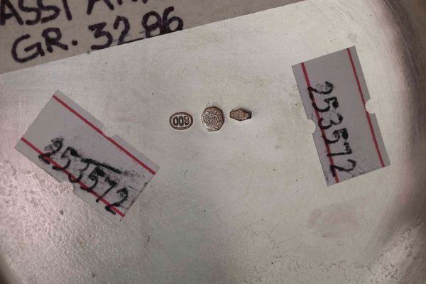 Vaso. Argento fuso, sagomato, cesellato e cabochon in malachite. Argenteria artistica milanese. Bollo con fascio littorio in uso dal 1935 al 1945, argentiere Fassi Arno  - Asta Argenti del XX secolo - Associazione Nazionale - Case d'Asta italiane