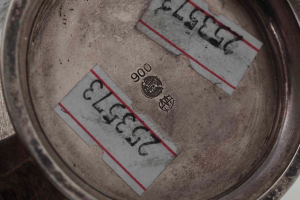 Servizio da t� e caff�. Argento 900 fuso e sbalzato. Argenteria artistica milanese della prima met� del XX secolo. Argentiere Messulam  - Asta Argenti del XX secolo - Associazione Nazionale - Case d'Asta italiane