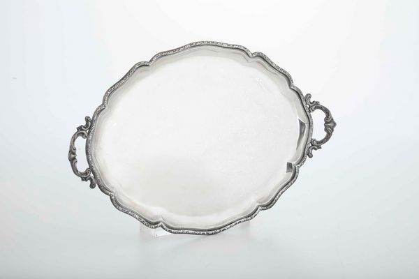 Vassoio. Argento fuso e sagomato. Argenteria italiana del XX secolo, argentiere Mario Poli, Milano  - Asta Argenti del XX secolo - Associazione Nazionale - Case d'Asta italiane