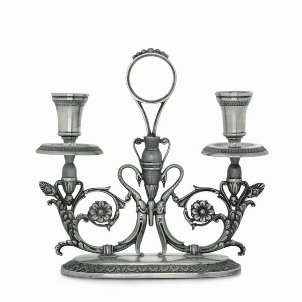 Doppiere. Argento fuso, sbalzato e cesellato. Argenteria artistica milanese del XX secolo. Argentiere Messulam  - Asta Argenti del XX secolo - Associazione Nazionale - Case d'Asta italiane