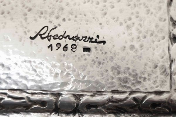 Vassoio. Argento fuso, sbalzato, martellato e cesellato. Argenteria artistica italiana della seconda met� del XX secolo  - Asta Argenti del XX secolo - Associazione Nazionale - Case d'Asta italiane