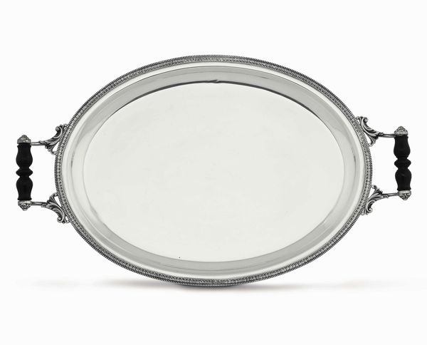 Vassoio. Argento fuso e sagomato. Argenteria Artistica Italiana della prima met� del XX secolo. Argentiere Ricci&C, Alessandria  - Asta Argenti del XX secolo - Associazione Nazionale - Case d'Asta italiane