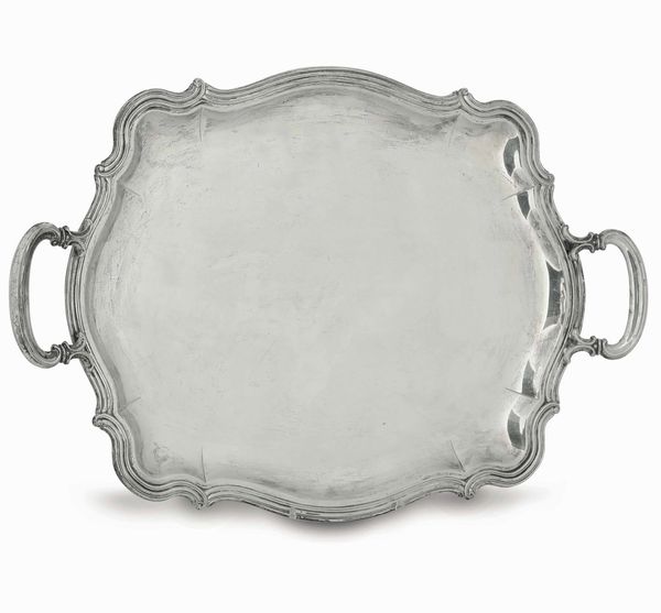 Vassoio. Argento fuso e sagomato. Argenteria italiana del XX secolo. Argentiere Peruggia Alessandria  - Asta Argenti del XX secolo - Associazione Nazionale - Case d'Asta italiane