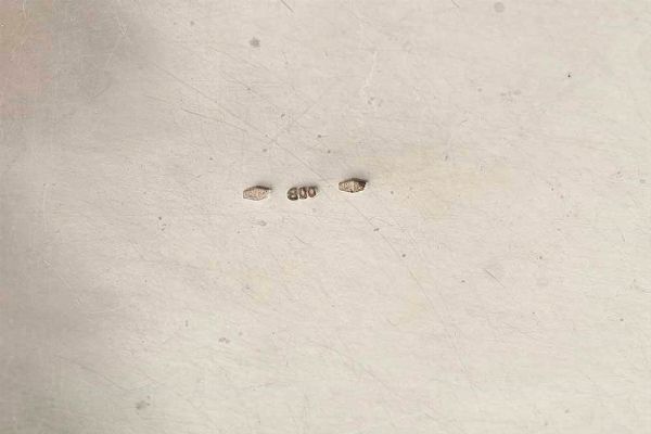 Portagioie. Argento fuso, sagomato e cesellato. Argenteria artistica milanese del XX secolo. Marchio con fascio littorio in uso dal 1935 al 1945  - Asta Argenti del XX secolo - Associazione Nazionale - Case d'Asta italiane