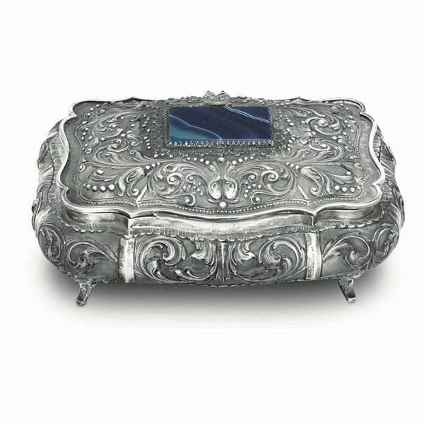 Portagioie. Argento fuso, sagomato e cesellato. Argenteria artistica italiana, prima met� del XX secolo  - Asta Argenti del XX secolo - Associazione Nazionale - Case d'Asta italiane