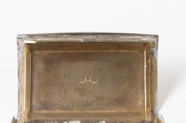 Due portasigarette. Argento fuso, cesellato e smalti colorati. Argenteria artistica del XX secolo  - Asta Argenti del XX secolo - Associazione Nazionale - Case d'Asta italiane