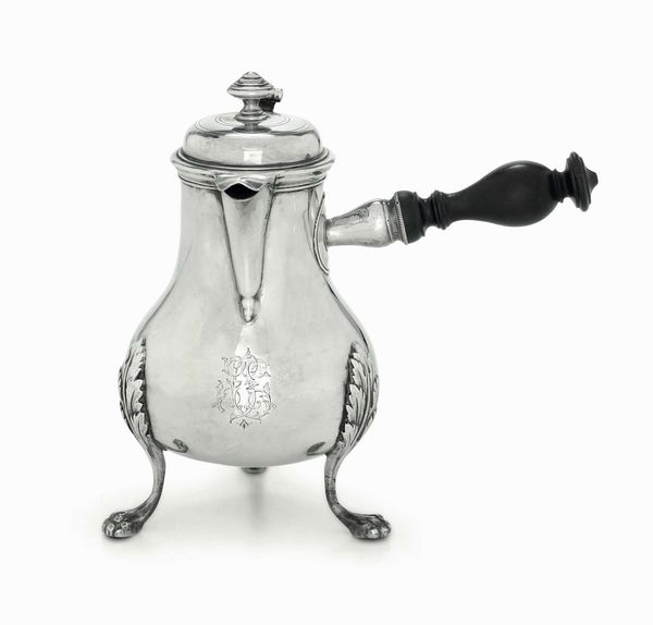 Caffettiera. Argento primo titolo fuso, sbalzato e cesellato. Francia XIX secolo  - Asta Argenti del XX secolo - Associazione Nazionale - Case d'Asta italiane
