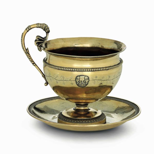Tazza con pr�sentoir. Argento primo titolo fuso, sbalzato, cesellato e dorato. Parigi, marchio di titolo in uso dal 1809 al 1819  - Asta Argenti del XX secolo - Associazione Nazionale - Case d'Asta italiane