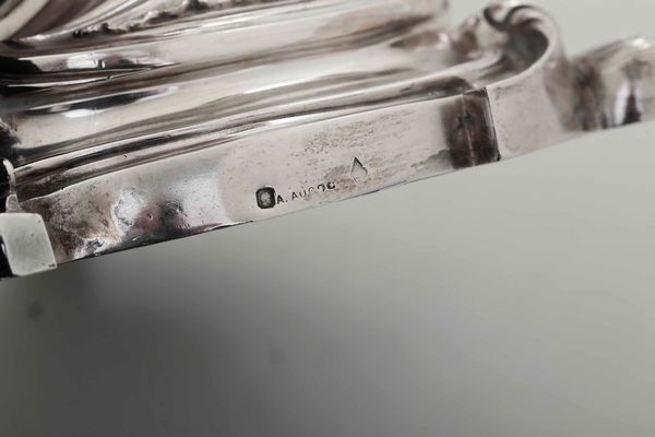 Coppia di doppieri. Argento fuso, sbalzato e cesellato. Parigi seconda met� del XIX secolo. Argentiere Andr� Aucoc  - Asta Argenti del XX secolo - Associazione Nazionale - Case d'Asta italiane