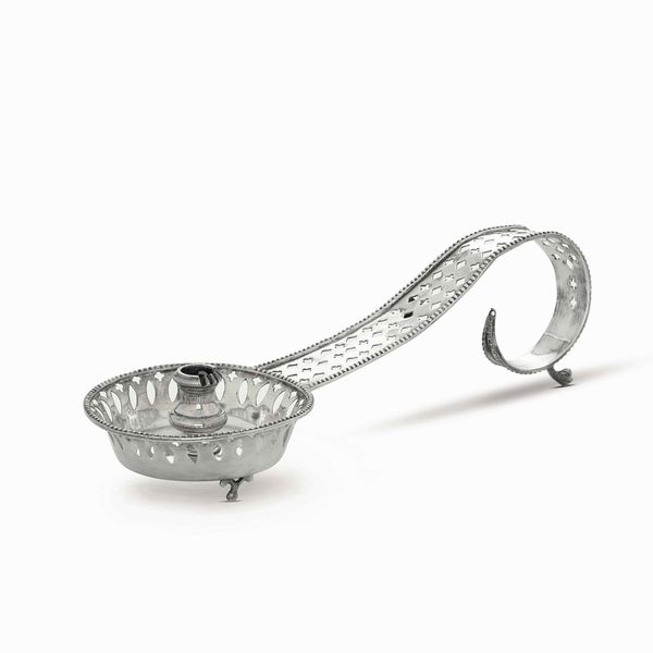 Palmatoria. Argento fuso, sbalzato e traforato. Barcellona seconda met� del XVIII secolo  - Asta Argenti del XX secolo - Associazione Nazionale - Case d'Asta italiane