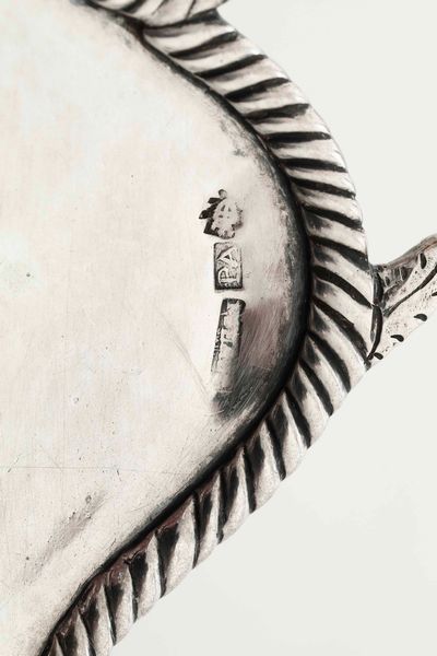 Palmatoria. Argento fuso, sbalzato e cesellato. Spagna (?) XVIII secolo  - Asta Argenti del XX secolo - Associazione Nazionale - Case d'Asta italiane