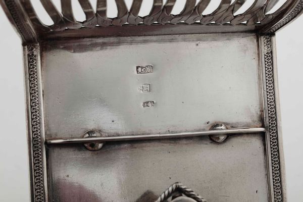 Calamaio. Argento fuso, sbalzato e traforato. Madrid XVIII-XIX secolo  - Asta Argenti del XX secolo - Associazione Nazionale - Case d'Asta italiane