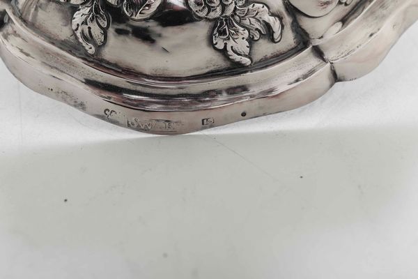 Coppia di doppieri. Argento fuso, sbalzato e cesellato. Impero austro augarico del XIX secolo. Argentiere Wart (?). Marchi di importazione francesi  - Asta Argenti del XX secolo - Associazione Nazionale - Case d'Asta italiane