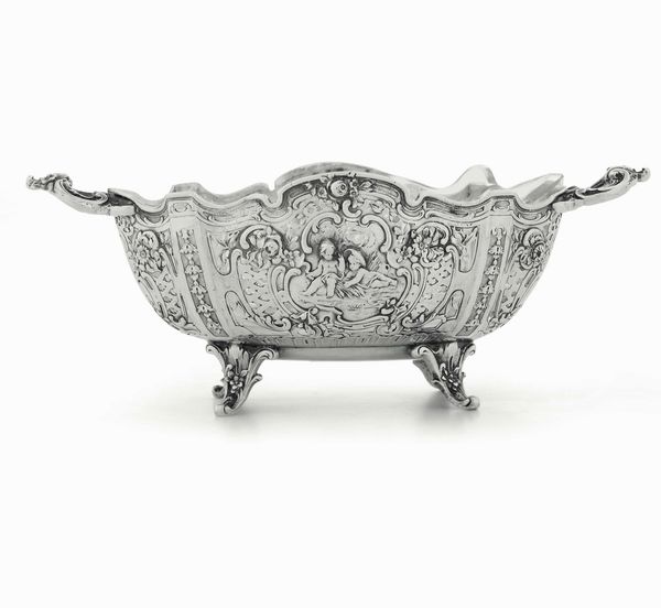 Centrotavola in argento fuso, sbalzato e cesellato. Germania XIX secolo.  - Asta Argenti del XX secolo - Associazione Nazionale - Case d'Asta italiane
